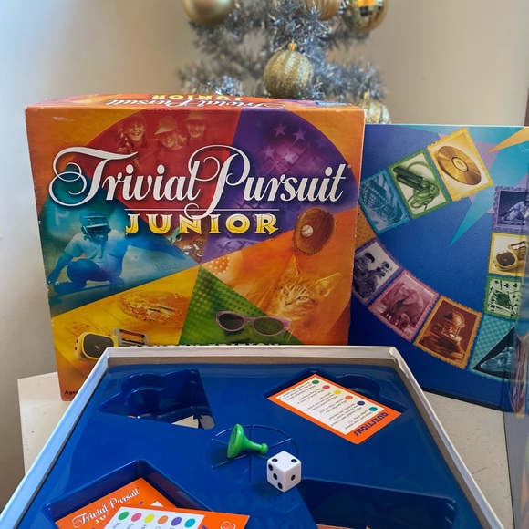Trivial Pursuit Junior Game - 5th Edition Family Trivia Board Game For Kids